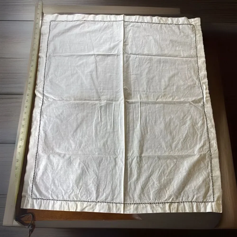 Lot 8 VTG Family Table Cloth Linens Doilies Runner Embroidery Lace Crochet‎ READ